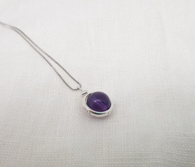 Halskette mit Edelsteinanhänger (Amethyst)