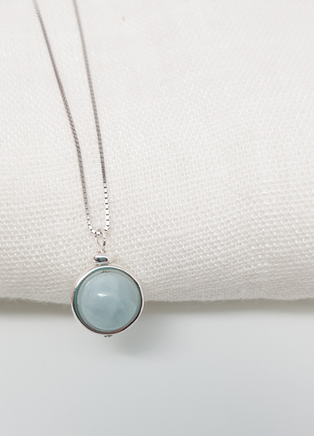 Halskette mit Edelsteinanhänger (Aquamarin)