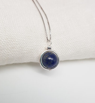 Halskette mit Edelsteinanhänger (Lapis Lazuli)
