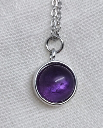 Halskette mit Edelsteinanhänger (Amethyst)