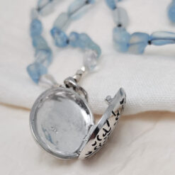 Alternative view of Steinkette "Blauer Lotus"