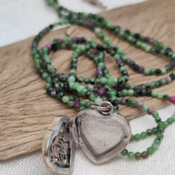 Alternative view of Steinkette "Fein im Hier" (Medaillon)